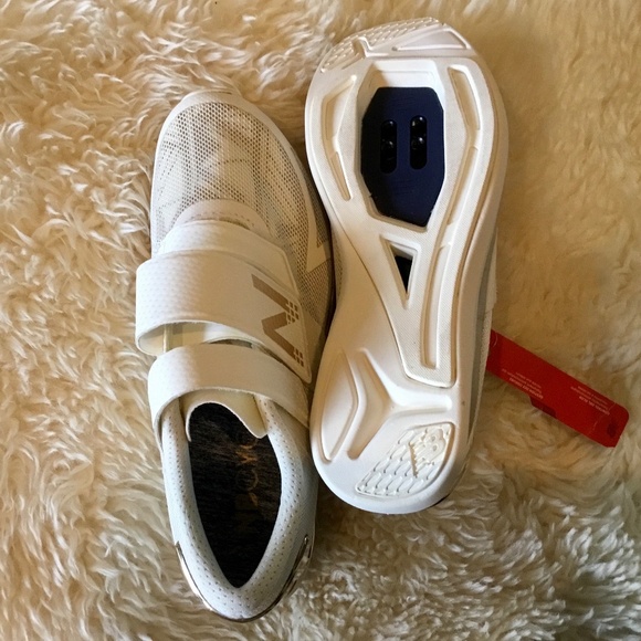 New Balance shoes - Picture 1 of 4